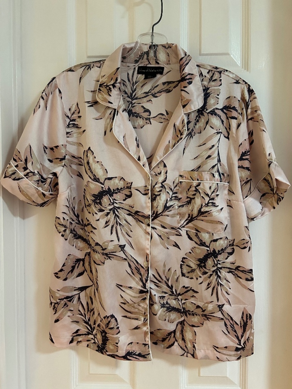 House of Harlow 1960 Satin Pj style  Top Medium Pink Tropical Palm Leaf PJ Shirt